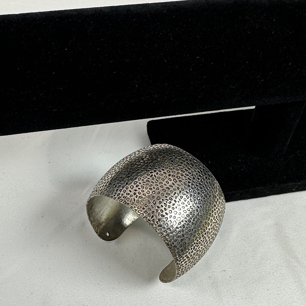 Vintage Textured Silver Cuff Bracelet - Picture 2 of 8